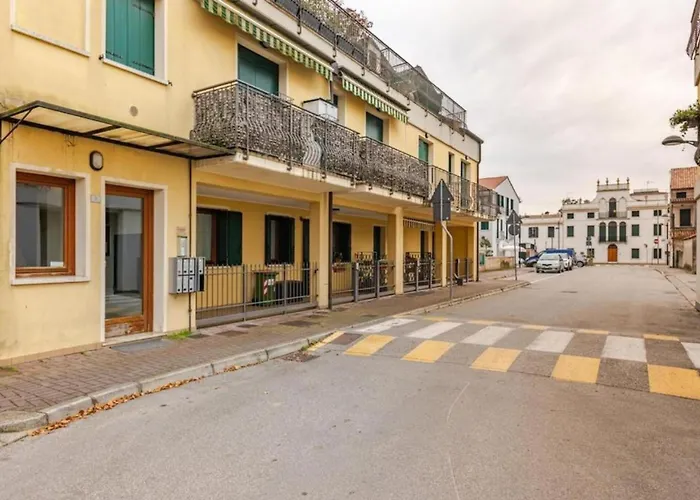 Bilocale Moderno A アパート